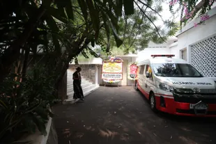 Rumah Duka Guruh Soekarnoputra Dipadati Pelayat dan Karangan Bunga