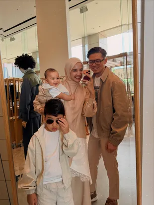 Potret Zaskia Sungkar dan Irwansyah Kompak Ajak 3 Anak, Nikmati Family Time
