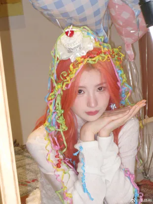 Mao Xiaotong Tampil Menawan di Pemotretan Terbaru dalam Rangka Rayakan Ultah ke-38