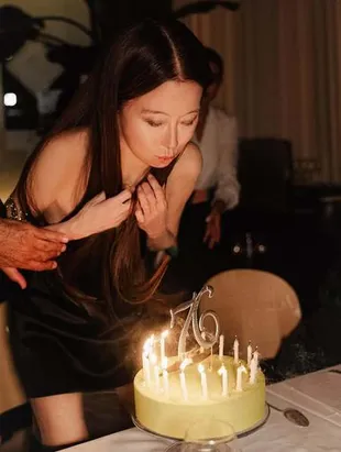 Momen Desainer Kondang Vera Wang Rayakan Ulang Tahun ke-76, Pakai Dress Hitam Cantik