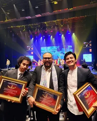 Morgan Oey Raih Piala FFT 2025, Persembahkan Kemenangan Untuk Guru Honorer