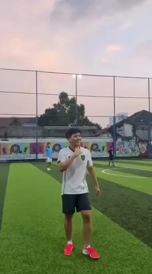 Mulan Jameela Beri Surprise Rafly Aziz di Lapangan Bola, Ada Ahmad Dhani & Safeea