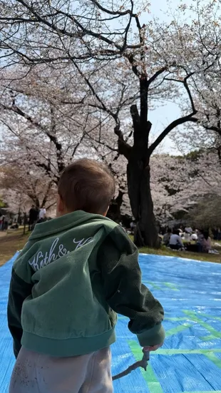 Nikita Willy Lihat Sakura di Jepang, Istiqomah Pakai Hijab