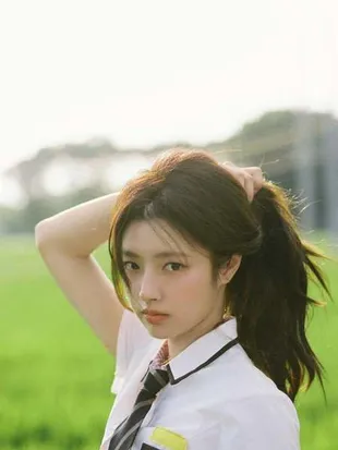 Potret Cantik Xu Ruo Han dengan Konsep Anak SMA, Wajahnya Awet Muda dan Imut Banget