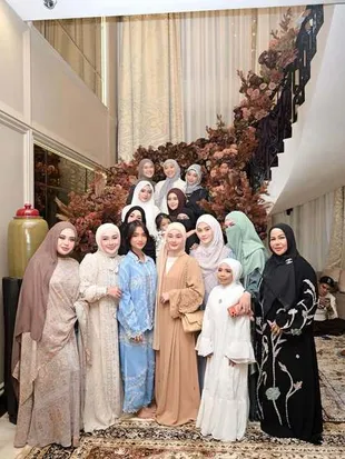 Para Artis yang Hadir di Acara Halal Bihalal Shella Saukia, Ada Fuji hingga Dinda Hauw