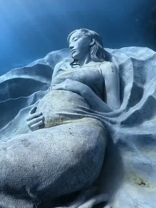Patung Ocean Gaia di Dasar Laut Terinspirasi dari Kiko Mizuhara, Simbol Kehidupan dan Ibu Semesta