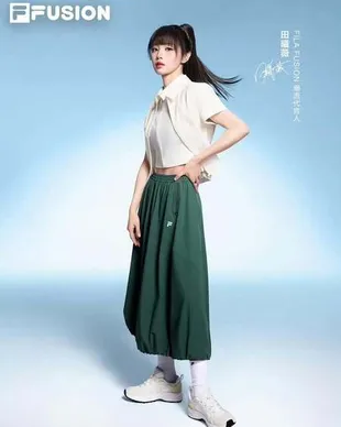 Pemotretan Terbaru Tian Xiwei, Pamerkan Otot Perut dengan Gaya Stylish 