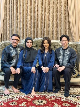 Perayaan Lebaran Keluarga Iis Dahlia, Baila no na Ikut Kembaran Baju