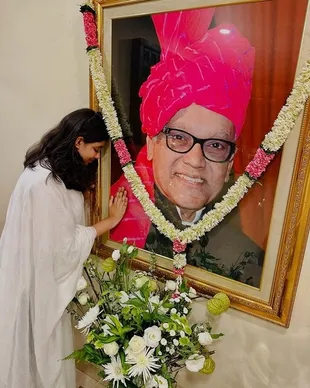 Potret Aaradhya Bachachan Rayakan Ultah ke13 Bersama Aishwarya Rai, Abhishek Bachchan Absen