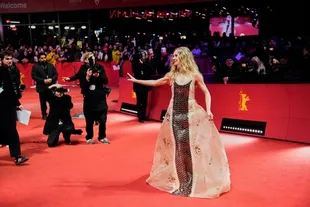 Potret Amanda Seyfried di Red Carpet di Berlinale 2026, Penampilannya Jadi Sorotan