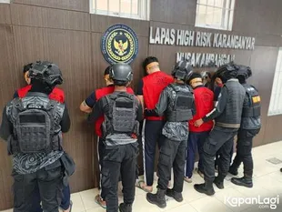 Potret Ammar Zoni Kembali ke Nusakambangan, Kaki Tangan Diborgol Rantai