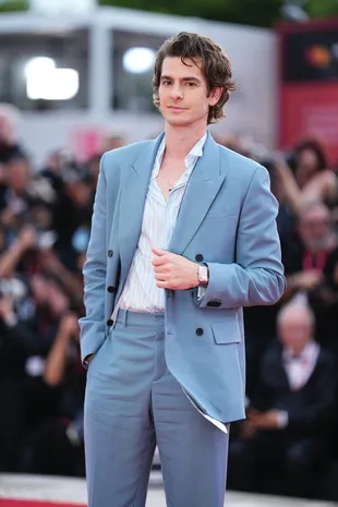 Potret Andrew Garfield di Venice Film Festival 2025, Tampil Stylish untuk Film 'AFTER THE HUNT'