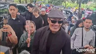 Potret Artis Datang ke Pemakaman Vidi Aldiano, Ada Deddy Corbuzier