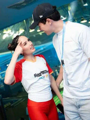 Potret Arya Vasco Dukung Penuh Cinta Laura Selama Pertandingan Badminton, Setia Dampingi Sang Kekasih