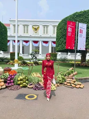 Potret Aurel Hermansyah Berkebaya Merah di Istana, Curi Perhatian saat HUT RI 81