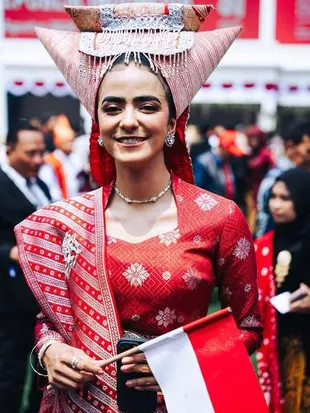 Potret Azizah Hanum Jadi MC HUT RI ke-81 di Istana Merdeka
