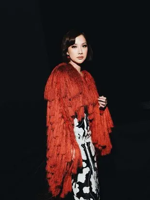 Potret BCL Tampil Bold dengan Outfit Rumbai-Rumbai Merah, Cantiknya Outstanding