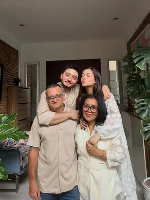 Potret Bryan Domani Rayakan Idul Fitri Bersama Keluarga, Ajak Mawar de Jongh