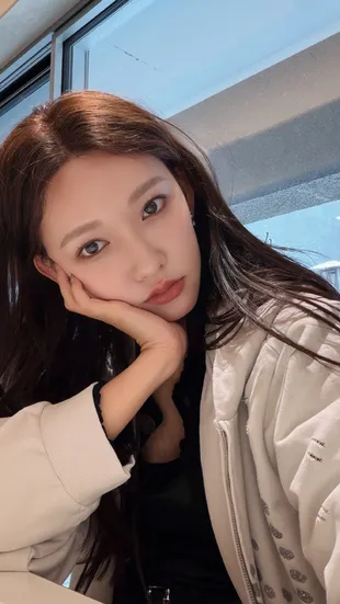 Potret Cantik Cheng Xiao Makan Siang, Santai Jalani A Day in My Life