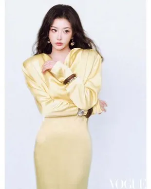 Potret Cantik Kong Xueer di Pemotretan Terbaru VOGUE China Edisi Mei