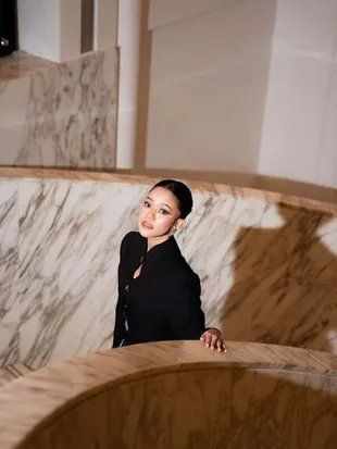 Potret Cantik Ummi Quary Pakai Kebaya Janggan, Elegan Rambut Disanggul