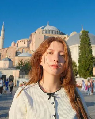 Potret Cassandra Lee Liburan ke Turki, Asyik Jalan-Jalan hingga Naik Kapal