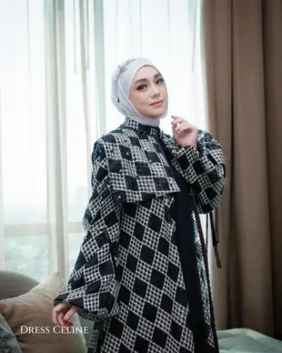 Potret Celine Evangelista Debut Jadi Desainer Bareng Shandy Purnamasari