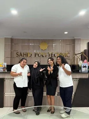 Potret Cesen Bangga Lulus S2, Marshel Widianto Jadi Support System