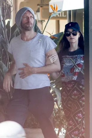 Potret Dakota Johnson dan Chris Martin yang Kini Resmi Putus, 8 Tahun Menjalin Cinta Penuh Pasang Surut