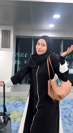 Potret Dara Arafah Jalani Umrah Demi Itikaf di Tanah Suci, Nikmati 10 Hari Terakhir Ramadan