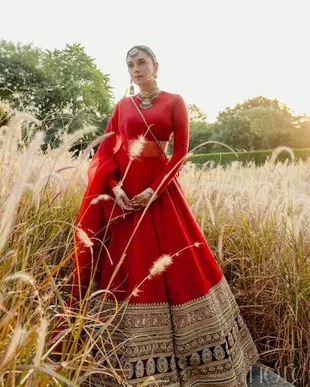 Potret Detail Upacara Pernikahan Aditi Rao Hydari, Lehenga Merah Simpel Tapi Elegan Jadi Sorotan di India
