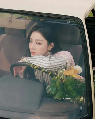 Potret Dilraba Dilmurat Bareng Dior, Cantik Sewajarnya Manusia Aja Bisa Nggak Sih