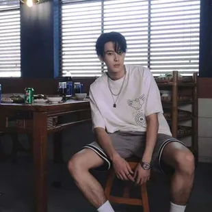 10 Potret Dylan Wang dengan Gaya Casual Pesonanya Makin Menonjol