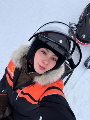 Potret Haviza Devi Anjani Nikmati Salju Finlandia, Seru Banget Main Ski