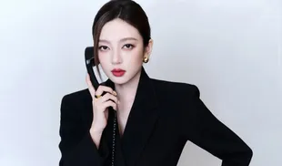 Potret He Rui Xian Tampil Cantik dengan Konsep yang Chic dan Berkelas