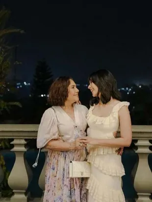 Potret Jessica Mila di Ulang Tahun Ibunya yang ke-70, Tampil Cantik Kenakan Backless Dress