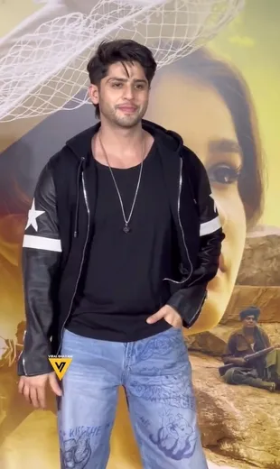 Potret Jibraan Khan Lari Hampiri Kajol dan Berpelukan Hangat, Terasa Reuni KABHI KHUSHI KABHIE GHAM