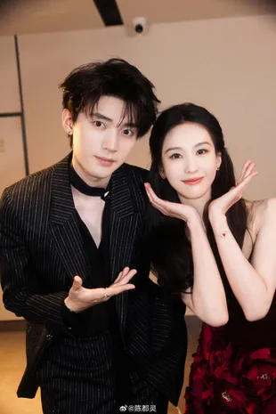 Potret Kebersamaan Chen Duling dan Zhou Yiran di Weibo, Chemistry Hangat Jadi Sorotan