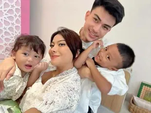 Potret Kedua Anak Hanum Mega Mulai Masuk Sekolah, Tampil Gemas Pakai Seragam