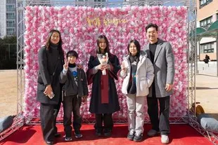 Potret Kelulusan SD Putri Sulung Keluarga Youtuber Kimbab Family