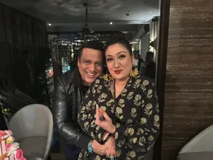 Potret Kemesraan Govinda dan Sunita Ahuja, Sudah 37 Tahun Bersama - Kerap Diselingi Dugaan Perselingkuhan
