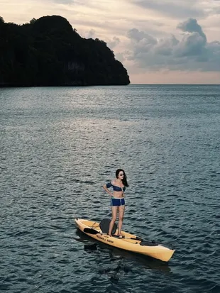Potret Kirana Larasati Pamer Liburan di Palau, Cantik Nikmati Lautan