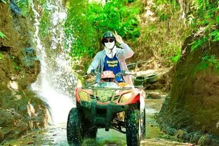 Potret Lee Jong Suk Liburan di Bali, Jajal Beragam Aktivitas Seru