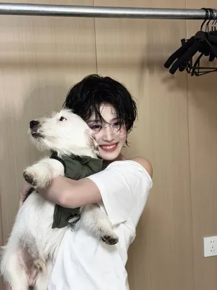 10 Potret Lu Yuxiao yang Bikin Pangling dengan Rambut Pendek