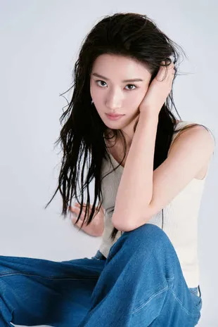 Potret Lu Yuxiao Tampil dengan Makeup No Makeup di Pemotretan Terbaru, Cantiknya Effortless 