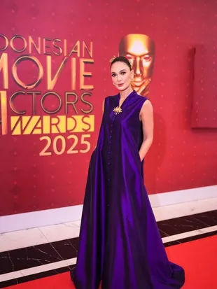 Potret Luna Maya Raih Pemeran Utama Wanita Terfavorit IMA Awards 2025, Berjaya Lewat Film 'GUNDIK'