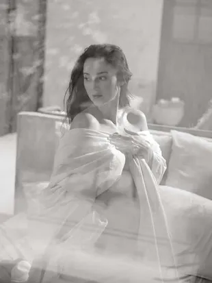 Potret Maternity Julie Estelle, Pamer Baby Bump Jelang Jadi Ibu Dua Anak