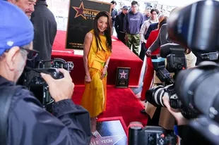 Potret Michelle Yeoh Raih Bintang Hollywood Walk of Fame