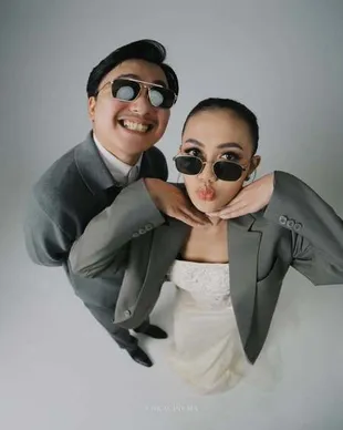 Potret Prewedding Terbaru Aksa Uyun dan Kekasih, Asyik Naik Vespa Berdua