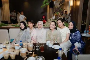 Potret Raffi Ahmad & Nagita Slavina Halal Bihalal, Kumpul Teman-Teman Artis